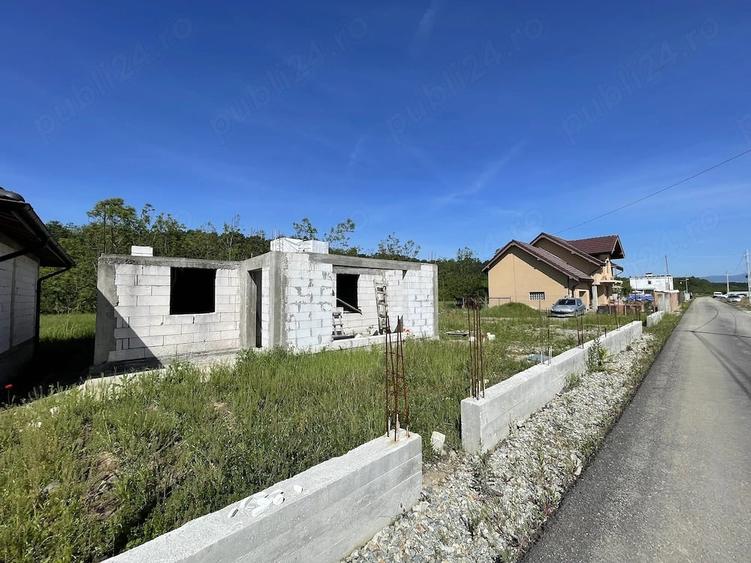 Casă cu 3 camere cu Teren 543 Mp în Botorogi