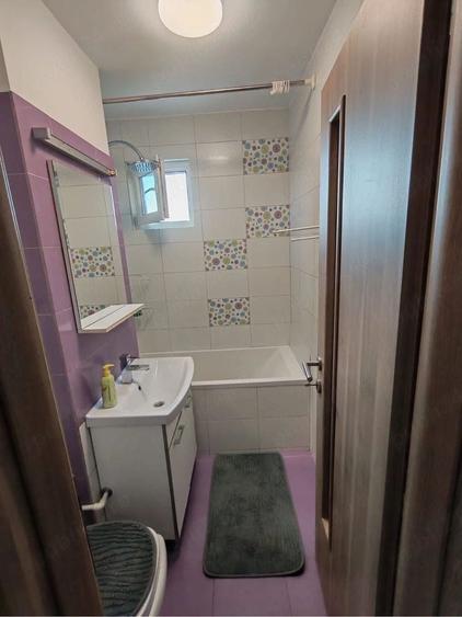Apartament cu 3 camere semidecomandat în Colentina