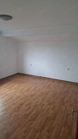Casă cu 5 camere cu Teren 219 Mp în Trivale