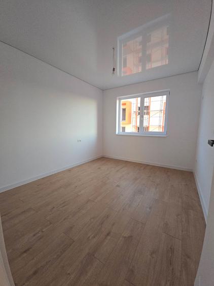 Apartament cu 3 camere decomandat în Dobroești