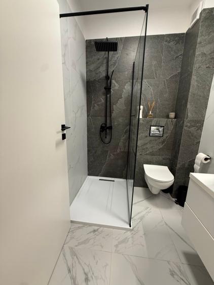 Apartament cu 3 camere decomandat, mobilat în Central