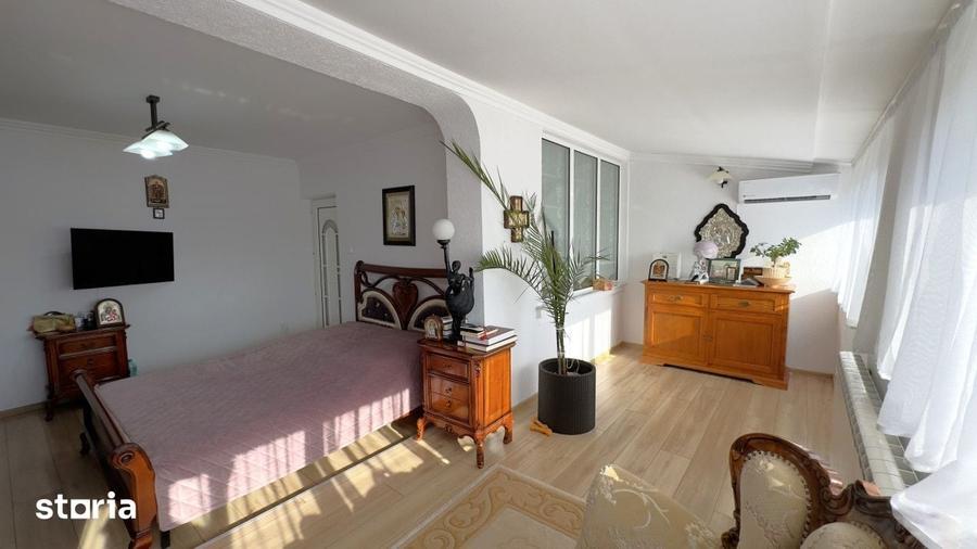 Casă cu 5 camere cu Teren 1010 Mp în Central