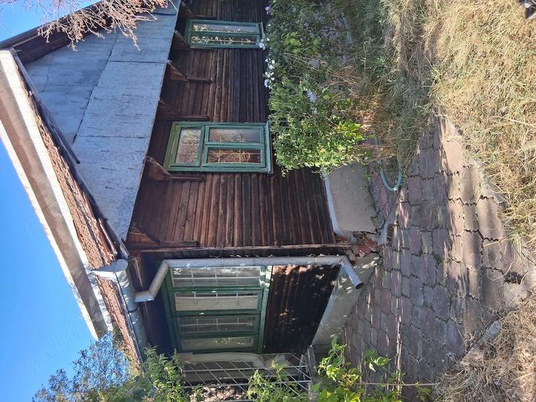 Casă cu 2 camere cu Teren 700 Mp în Central