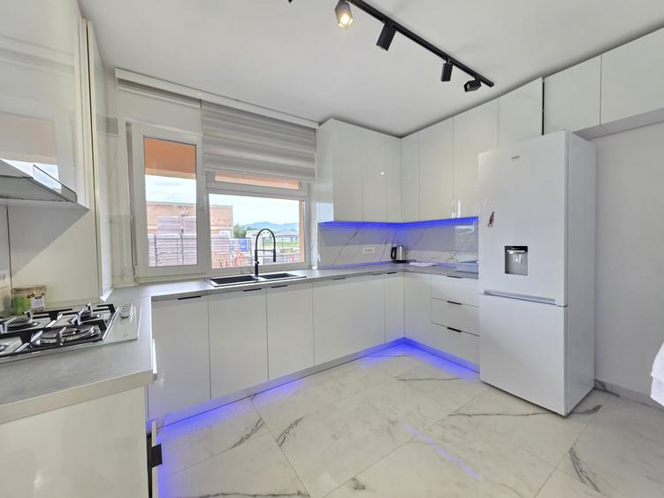 Duplex cu 4 camere cu Canalizare în Stupini