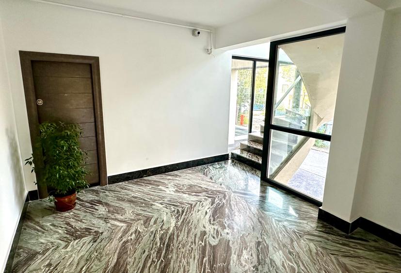 Apartament cu 3 camere semidecomandat, mobilat în Herăstrău
