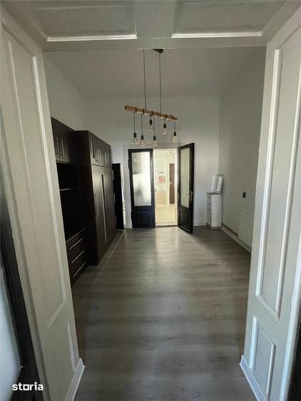 Apartament cu 2 camere semidecomandat, mobilat în Central