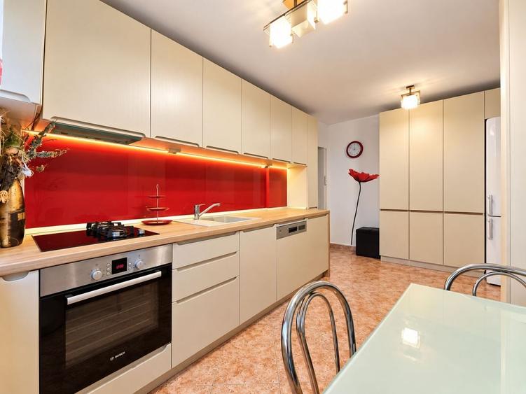 Apartament cu 3 camere semidecomandat, mobilat în Gheorgheni