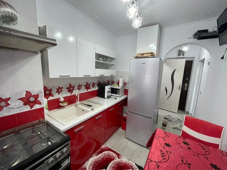 Garsonieră decomandată în Siriu