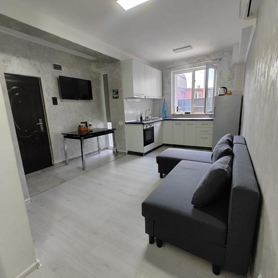 Apartament cu 2 camere semidecomandat în Tei