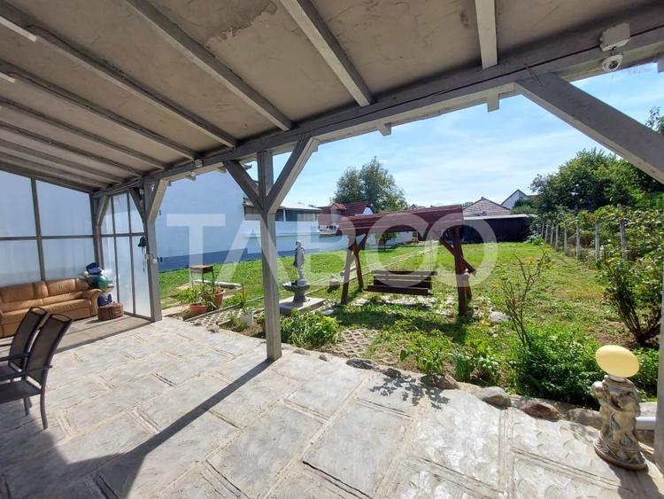 Casă individuală cu 7 camere cu Canalizare în Calea Poplăcii