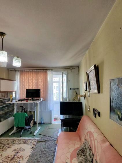 Apartament cu 3 camere decomandat, mobilat în Berceni