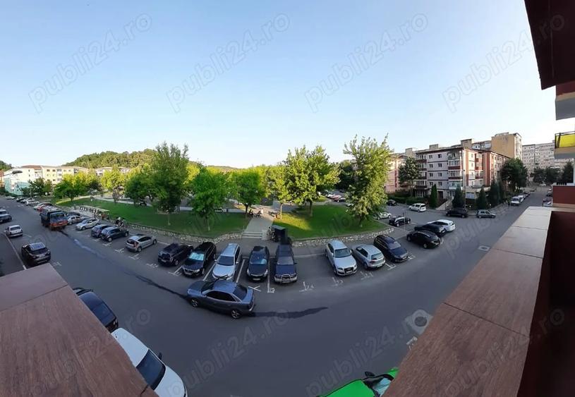 Apartament cu 3 camere decomandat în Micro IV