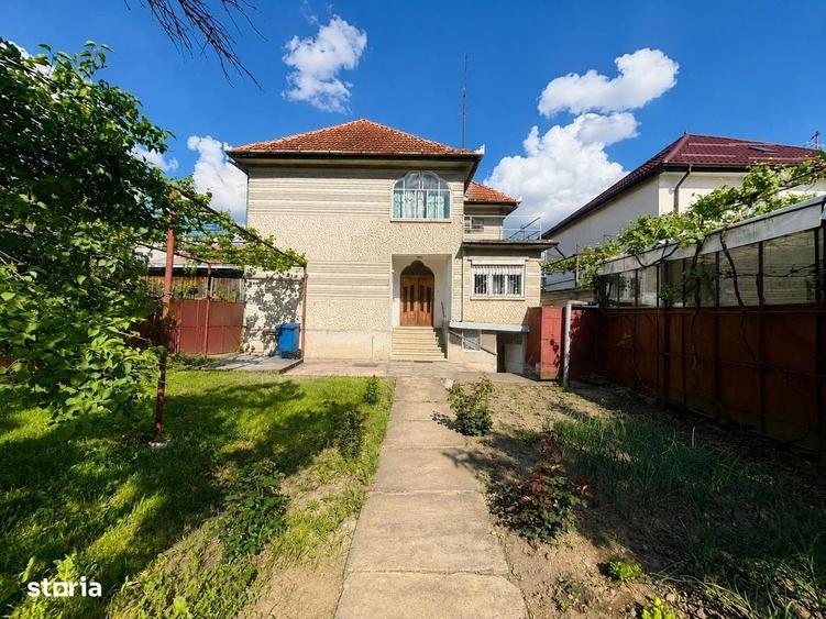 Casă cu 4 camere în Central