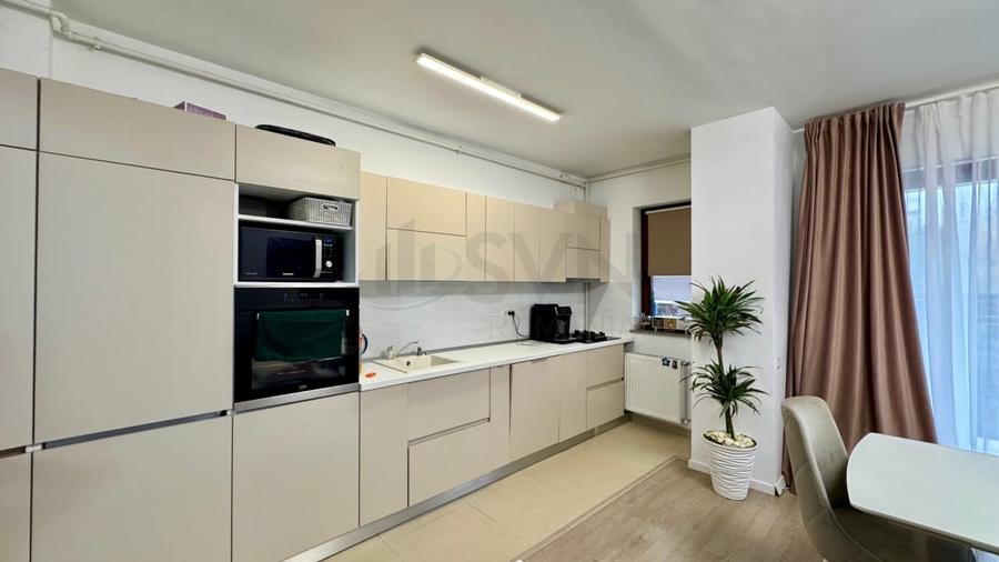 Apartament cu 3 camere semidecomandat în Sisești