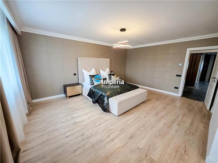 Apartament cu 4 camere decomandat în Semicentral