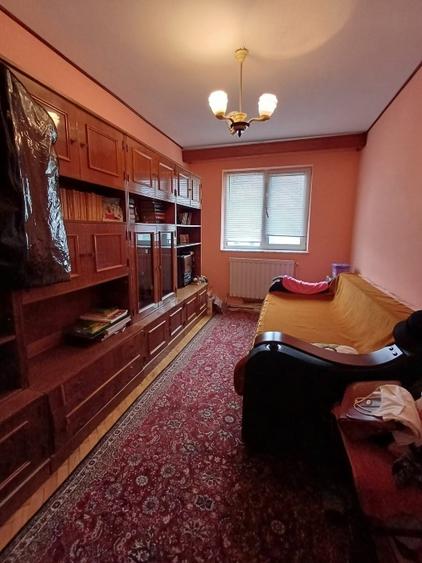 Apartament cu 4 camere decomandat în Central