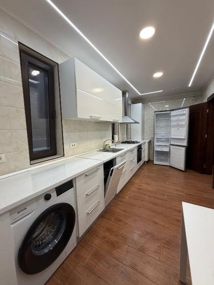 Apartament cu 3 camere decomandat, mobilat în Central