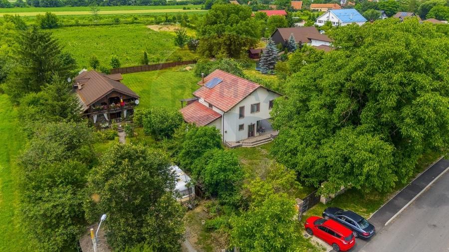 Casă individuală cu 4 camere cu Teren 784 Mp în Stupini