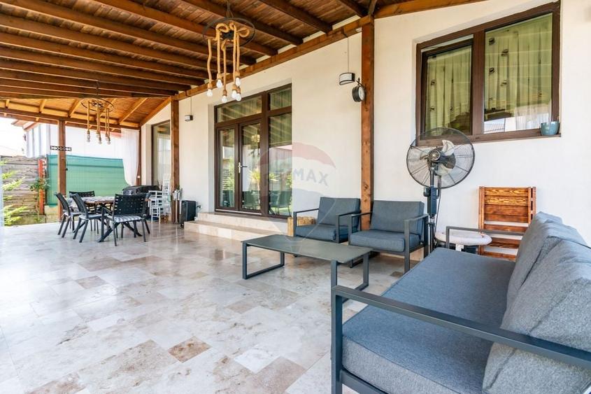 Casă individuală cu 5 camere cu Teren 485 Mp în Central