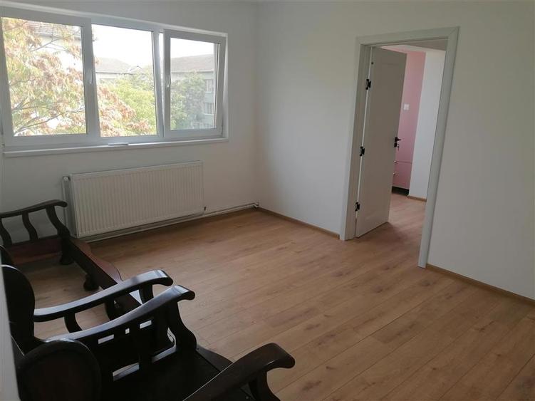 Apartament cu 2 camere semidecomandat în Girocului