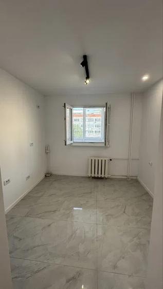 Apartament cu 3 camere decomandat în Ștefan cel Mare