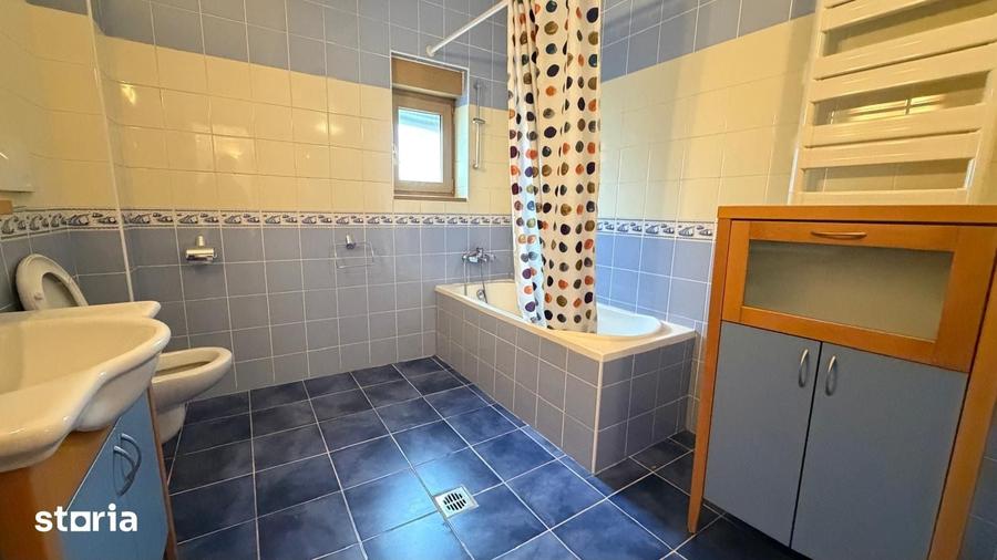 Casă cu 5 camere cu Teren 500 Mp în Central