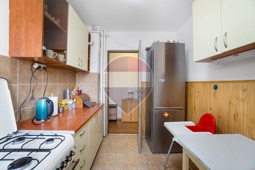 Apartament cu 3 camere semidecomandat, mobilat în Astra