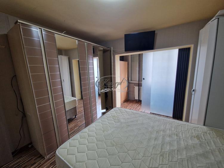 Apartament cu 3 camere decomandat, mobilat în Între Lacuri