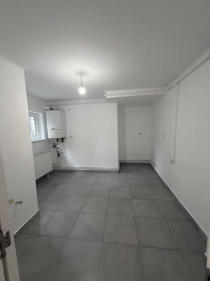 Apartament cu 3 camere decomandat în Cioplea