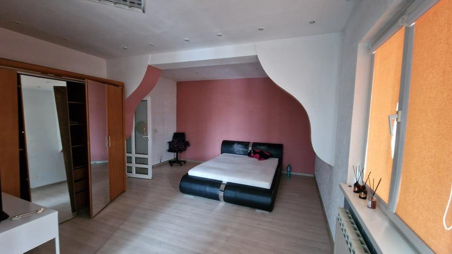 Casă individuală cu 7 camere cu Canalizare în Sălaj