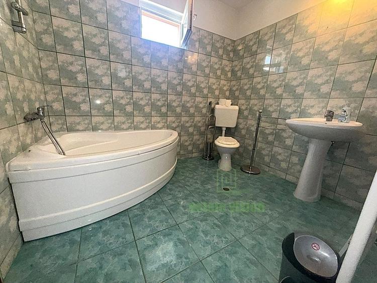 Vila D+P+1, 5 camere, 150 mp utili + demisol, teren 300 mp, aproape de Palatul M - 13