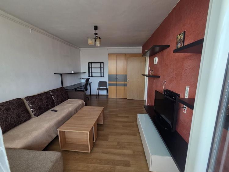 Apartament cu 3 camere decomandat, mobilat în Doamna Ghica