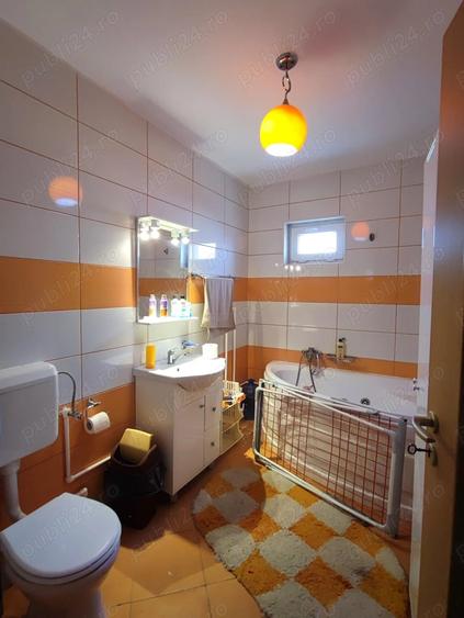 Casă cu 5 camere cu Teren 638 Mp în Central