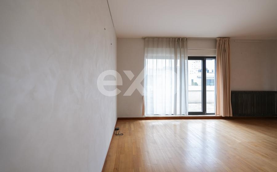 Penthouse cu 4 camere decomandat în Dorobanți