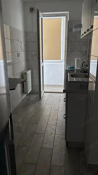 Apartament cu 3 camere decomandat în Astra