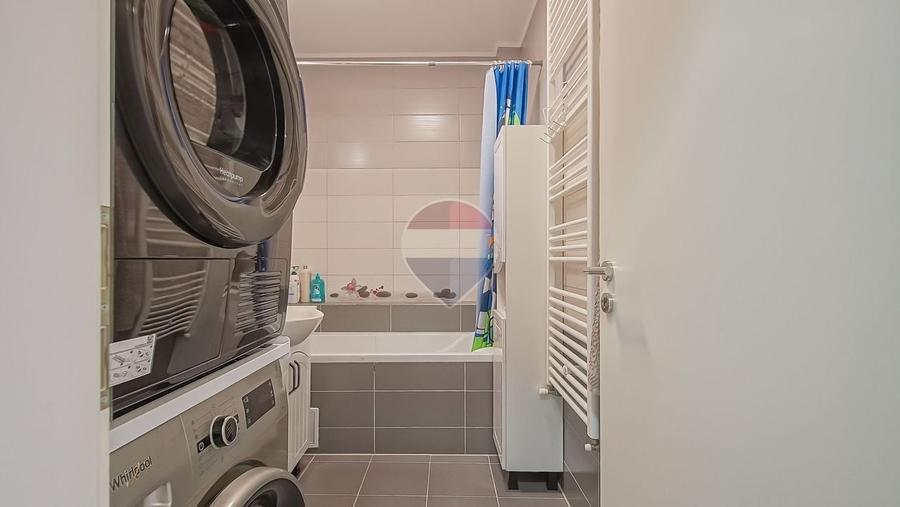 Apartament cu 3 camere decomandat în Tractorul