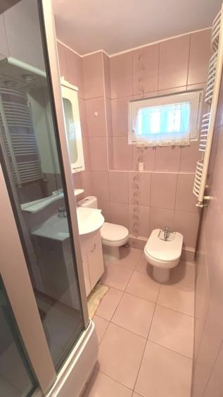 Apartament cu 3 camere decomandat, mobilat în Centrul Civic