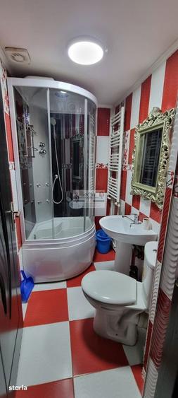 Apartament cu 3 camere decomandat, mobilat în Central