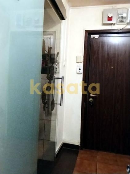 Apartament cu 3 camere semidecomandat în Ozana