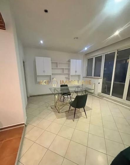 Apartament cu 2 camere decomandat, mobilat în P-ța Romană