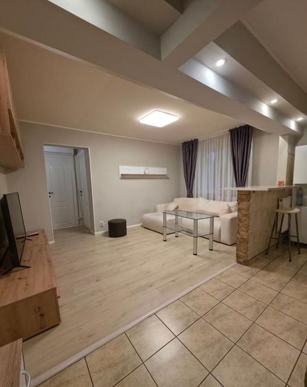Apartament cu 3 camere, mobilat în Băneasa