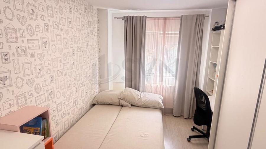 Apartament cu 3 camere semidecomandat în Ștefan cel Mare