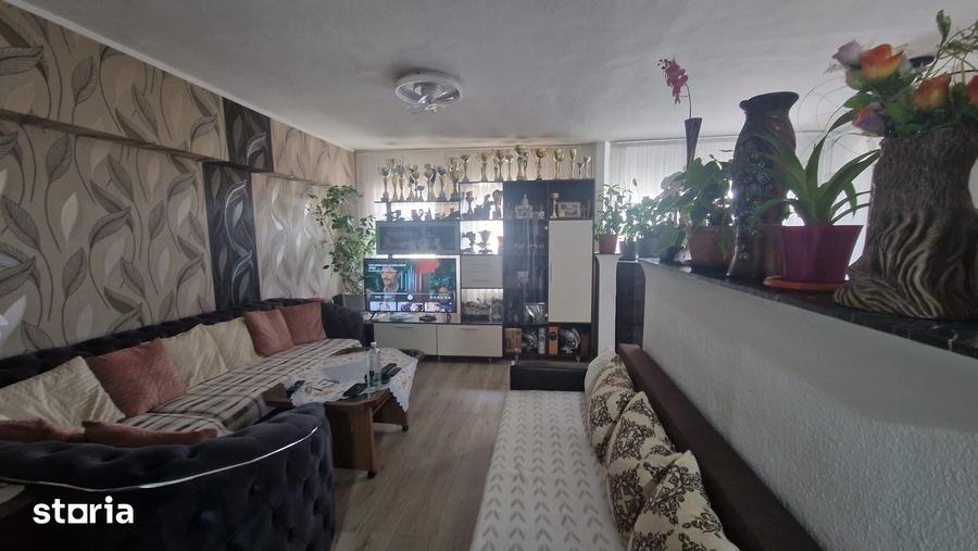 Apartament cu 3 camere în Tolstoi