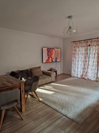 Casă cu 4 camere decomandat în Central