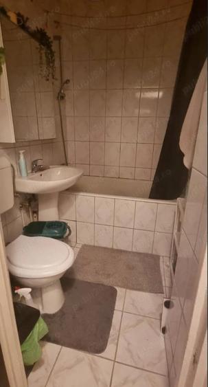 Apartament cu 3 camere semidecomandat în Ferentari