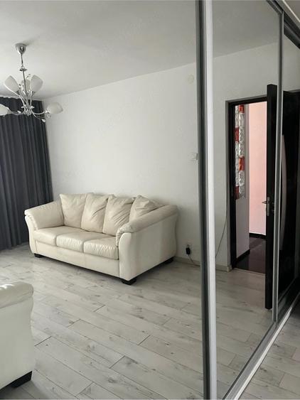 Apartament cu 2 camere semidecomandat în Berceni