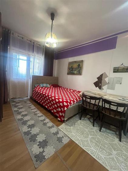 Apartament cu 3 camere decomandat în Dacia