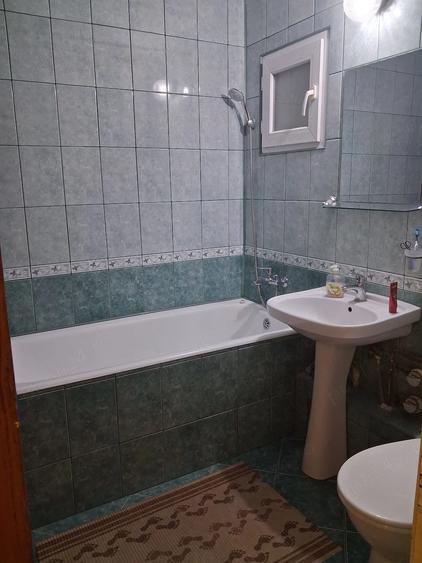 Apartament cu 3 camere decomandat în Moșilor