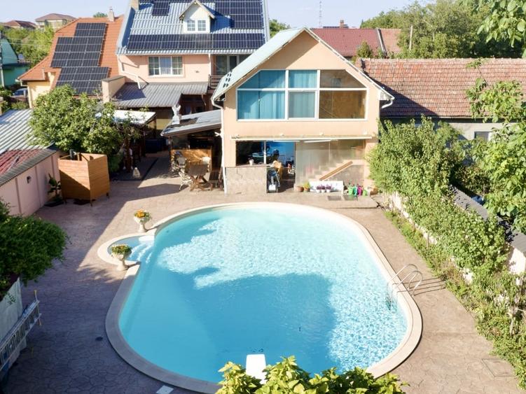 Casă individuală cu 5 camere cu Piscina în Lipovei