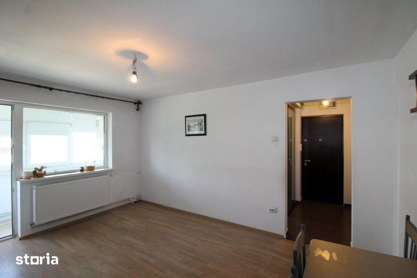 Apartament cu 3 camere semidecomandat, mobilat în Tomis Nord